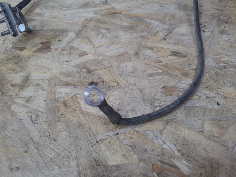 Клемма аккумулятора (минусовая)