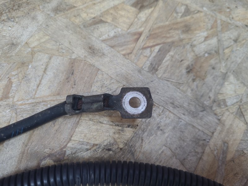 Клемма аккумулятора (минусовая)