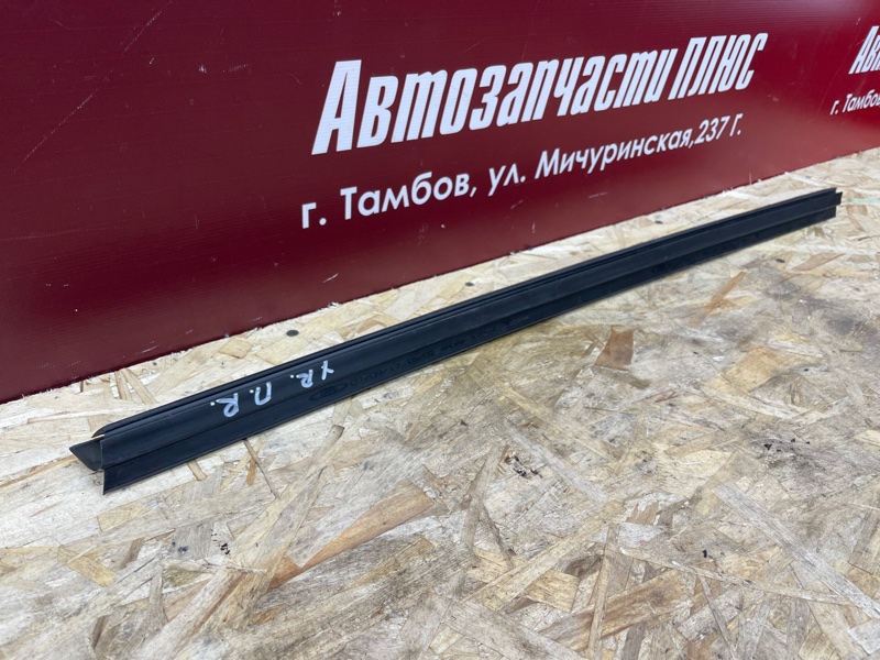 Уплотнитель стекла двери внутренний