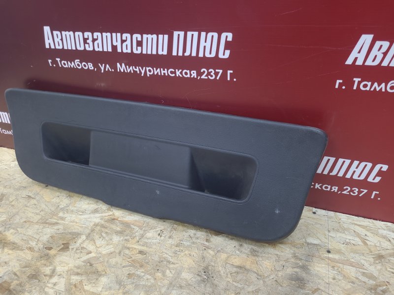Обшивка крышки багажника