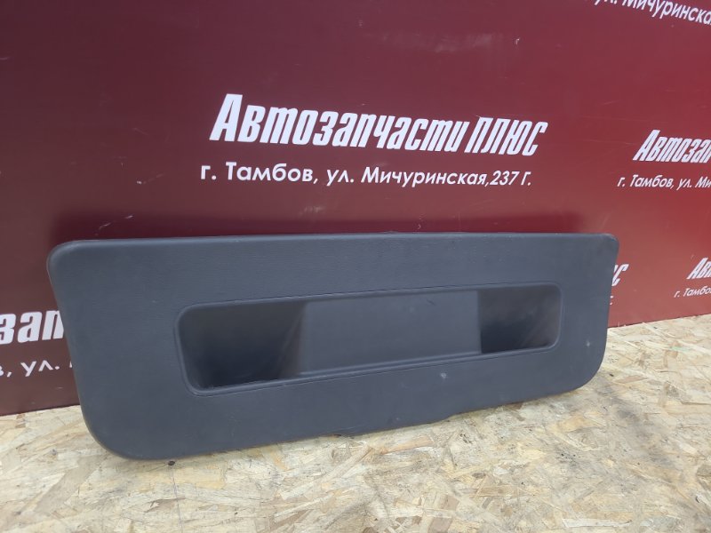 Обшивка крышки багажника