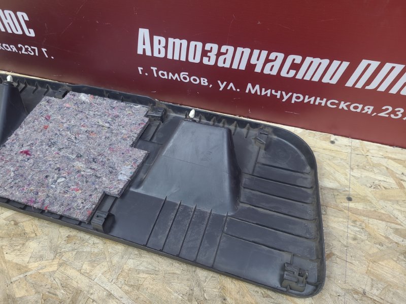 Обшивка крышки багажника