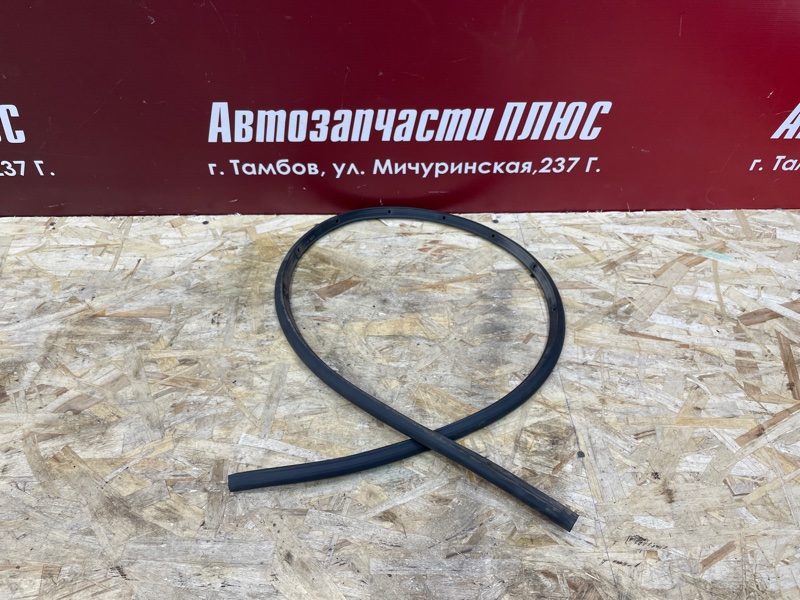 Уплотнительная резинка боковой двери