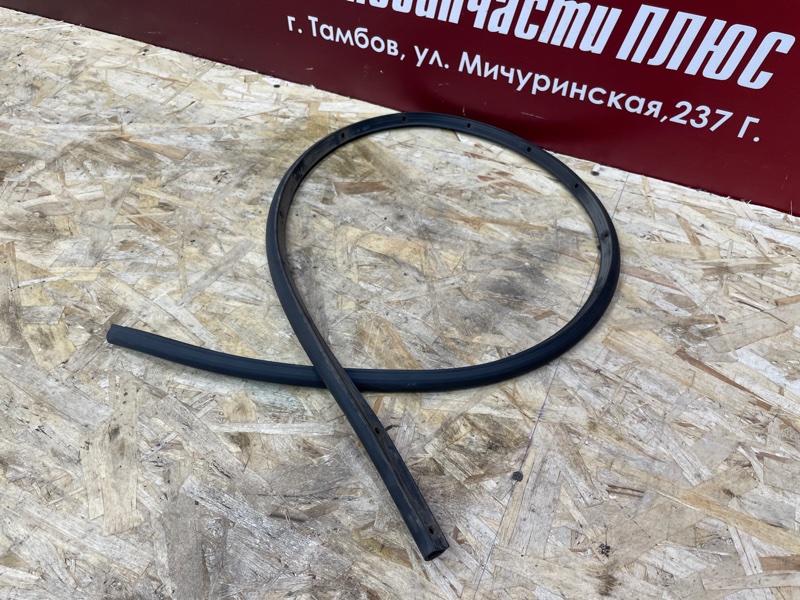 Уплотнительная резинка боковой двери