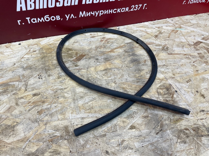 Уплотнительная резинка боковой двери