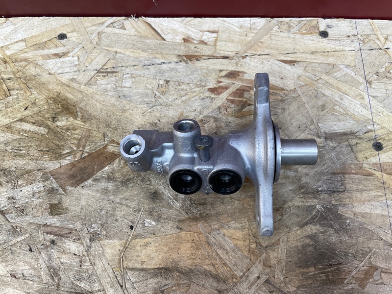 Главный тормозной цилиндр