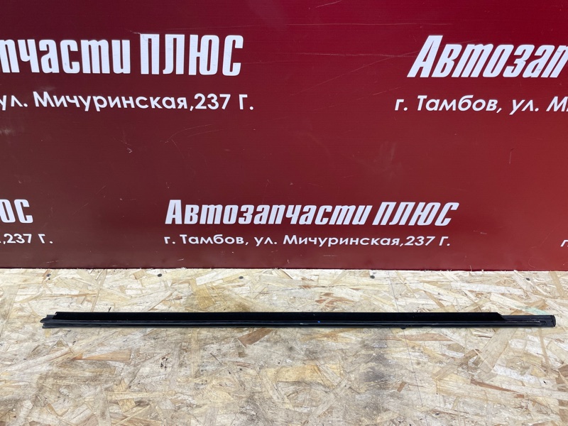 Уплотнитель стекла двери