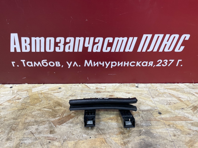 Направляющая стекла     двери