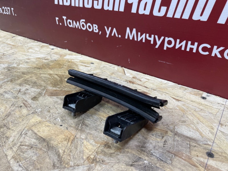 Направляющая стекла     двери