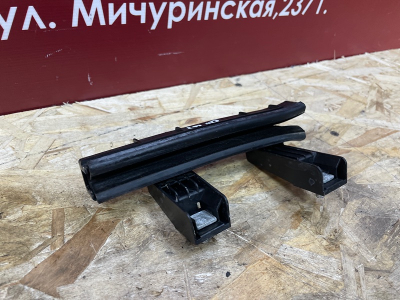 Направляющая стекла     двери