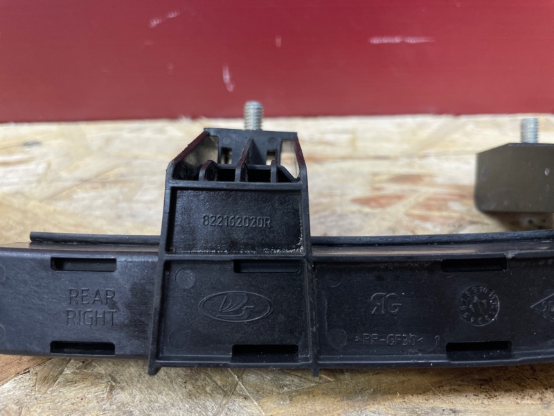 Направляющая стекла     двери