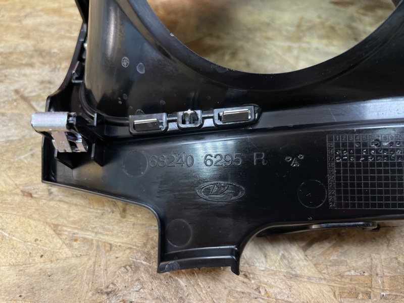 Козырек щитка приборов