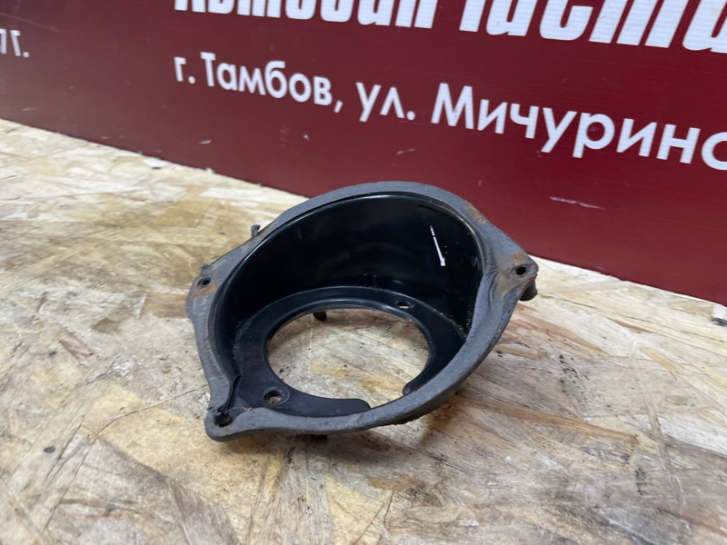 Горловина лючка бензобака