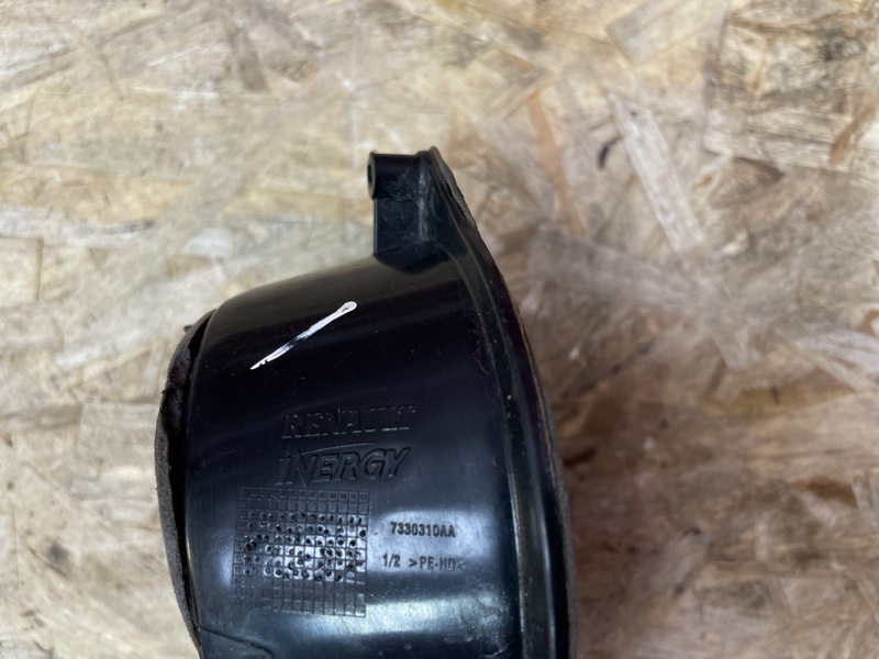 Горловина лючка бензобака