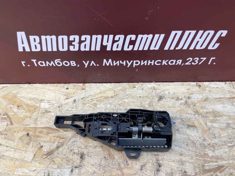 Кронштейн ручки двери