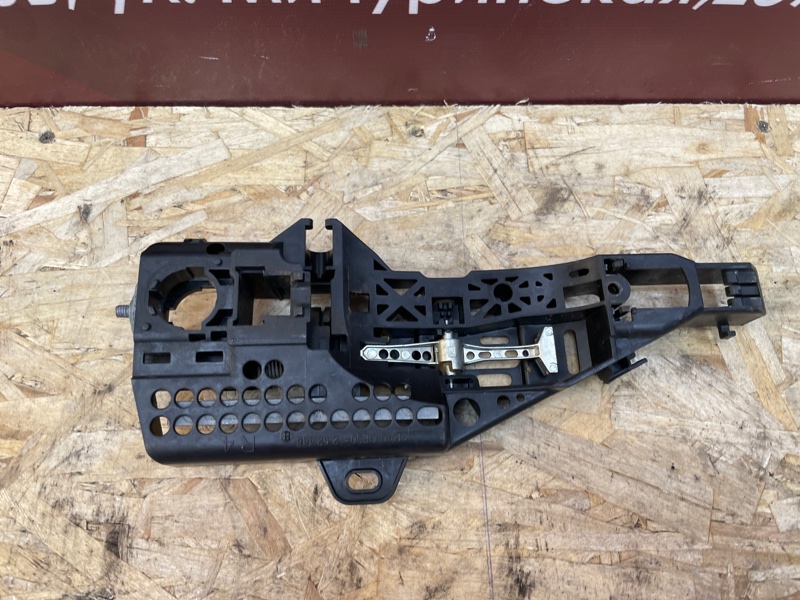 Кронштейн ручки двери