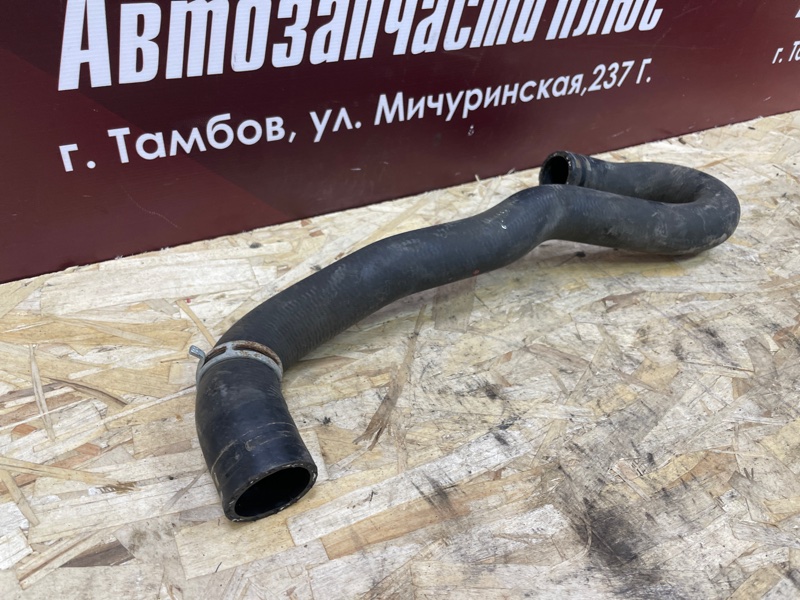 Верхний патрубок радиатора