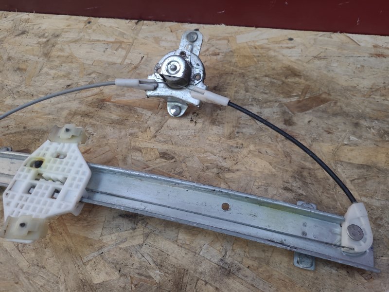 Стеклоподъемник    двери