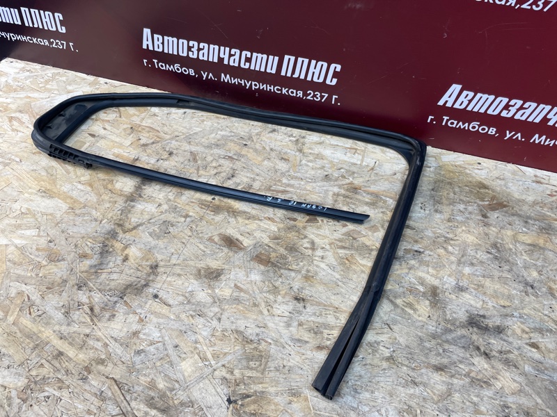 Уплотнитель рамки двери