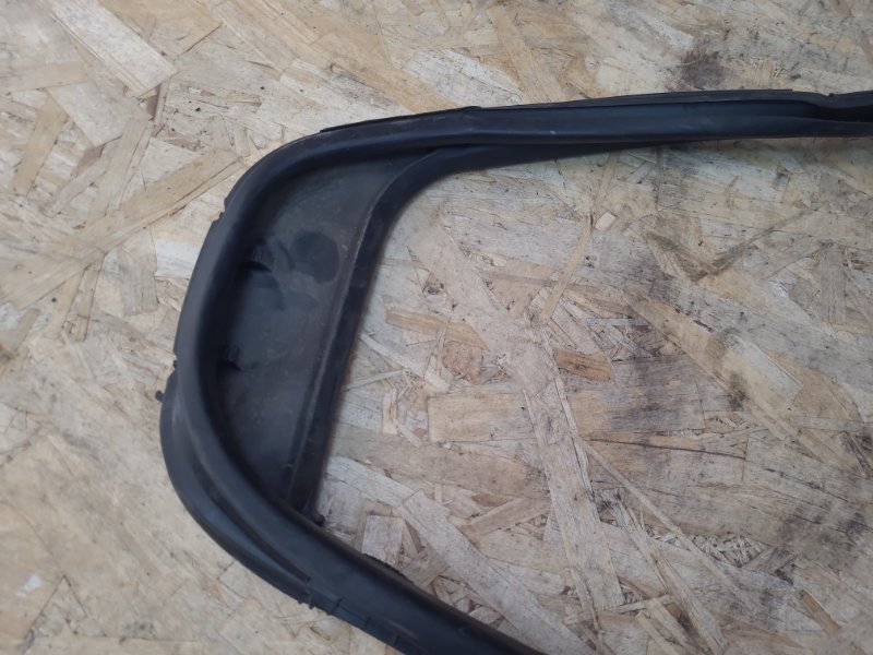 Уплотнитель стекла      двери