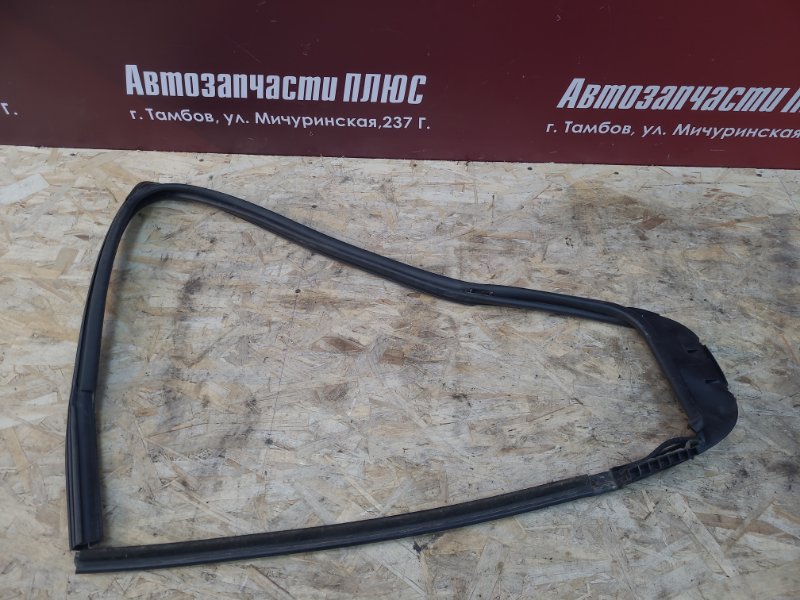 Уплотнитель стекла      двери