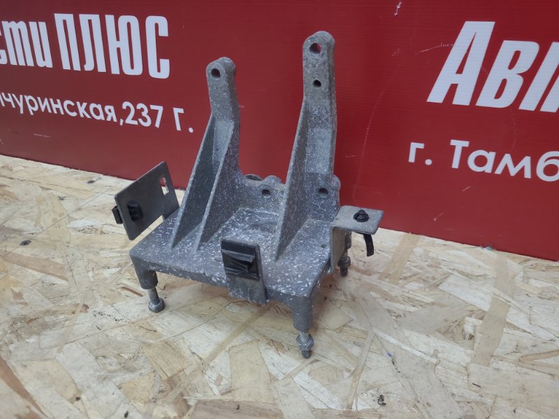 Кронштейн блока управления двигателем