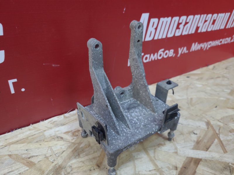 Кронштейн блока управления двигателем