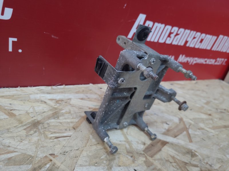 Кронштейн блока управления двигателем