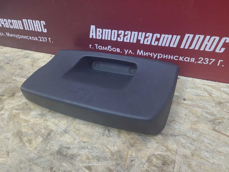 Обшивка двери багажника