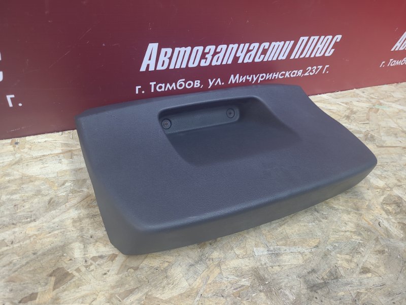 Обшивка двери багажника