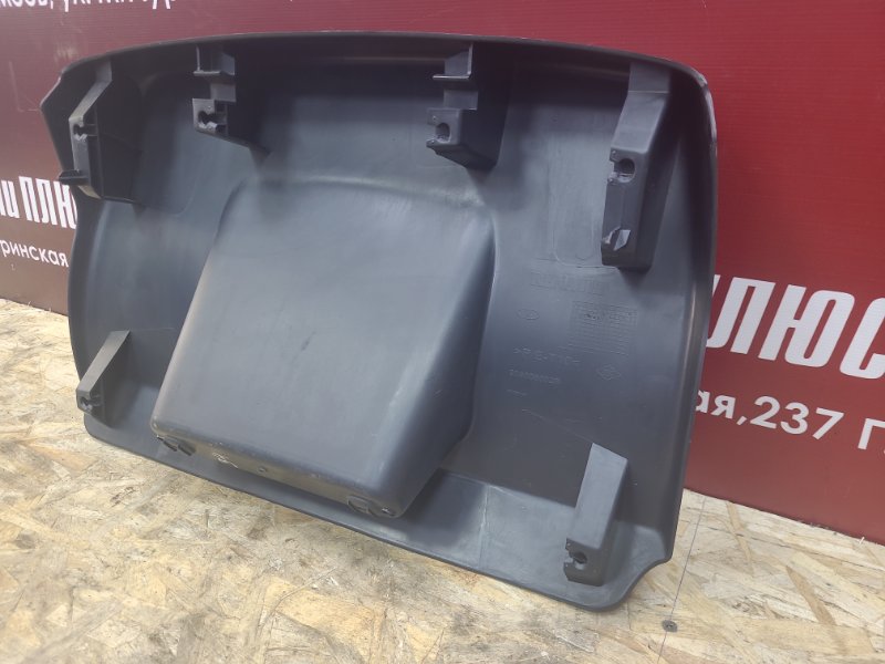 Обшивка двери багажника