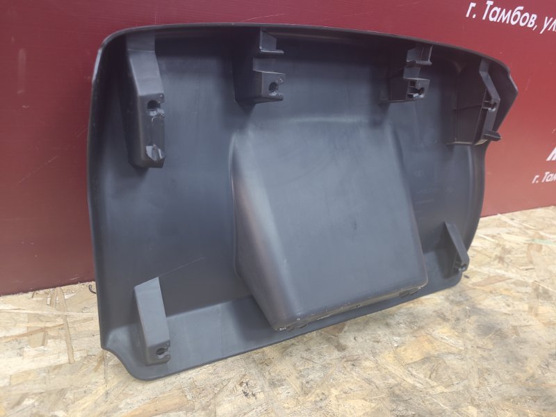 Обшивка двери багажника
