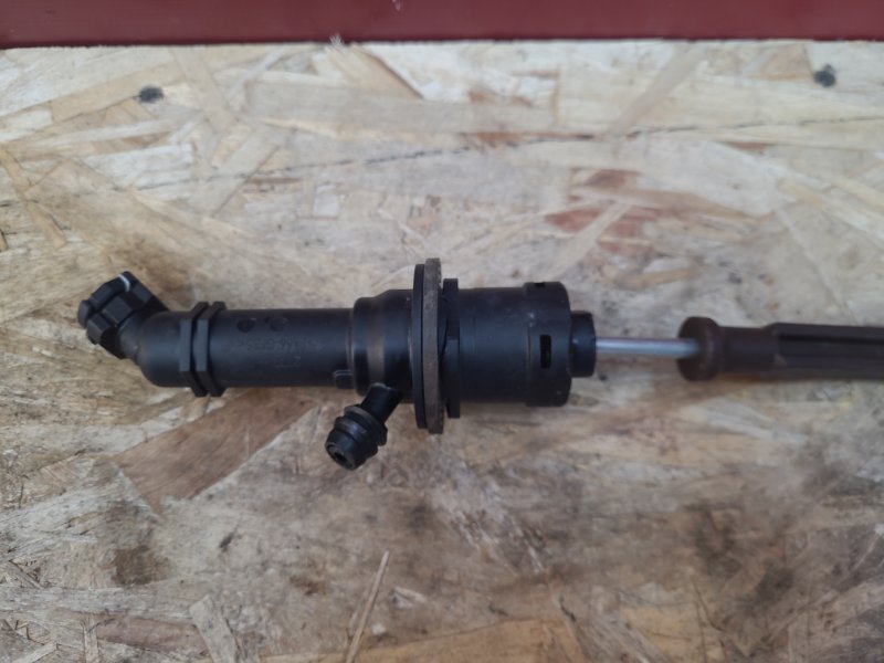 Главный цилиндр сцепления