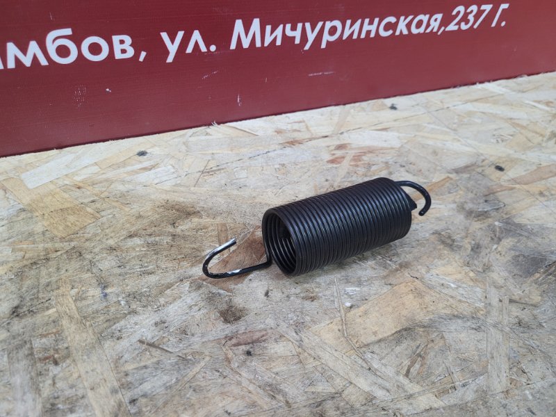 Пружина крышки багажника