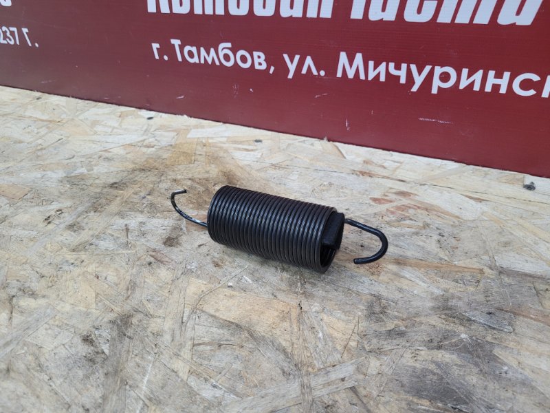 Пружина крышки багажника