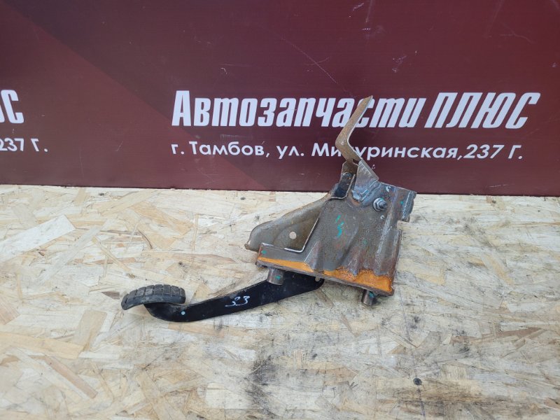 Педаль сцепления