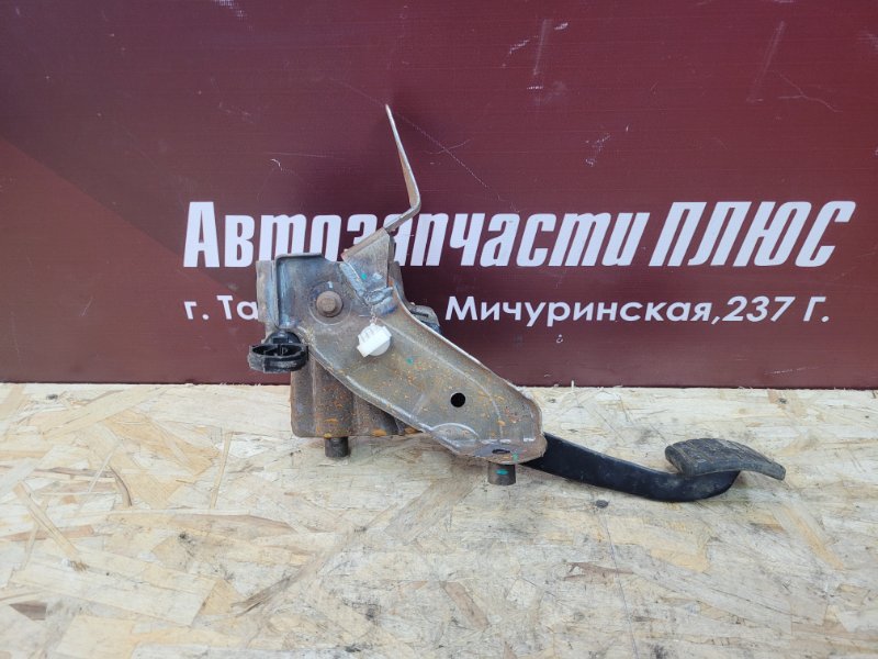 Педаль сцепления