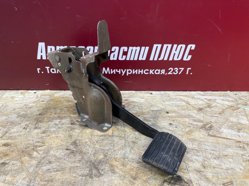 Педаль тормоза