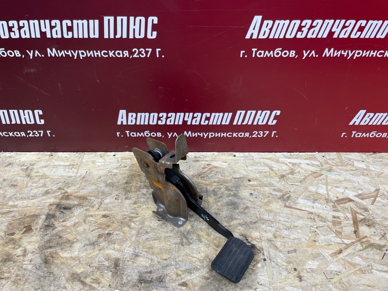 Педаль тормоза