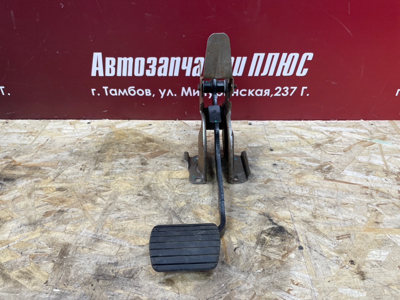 Педаль тормоза