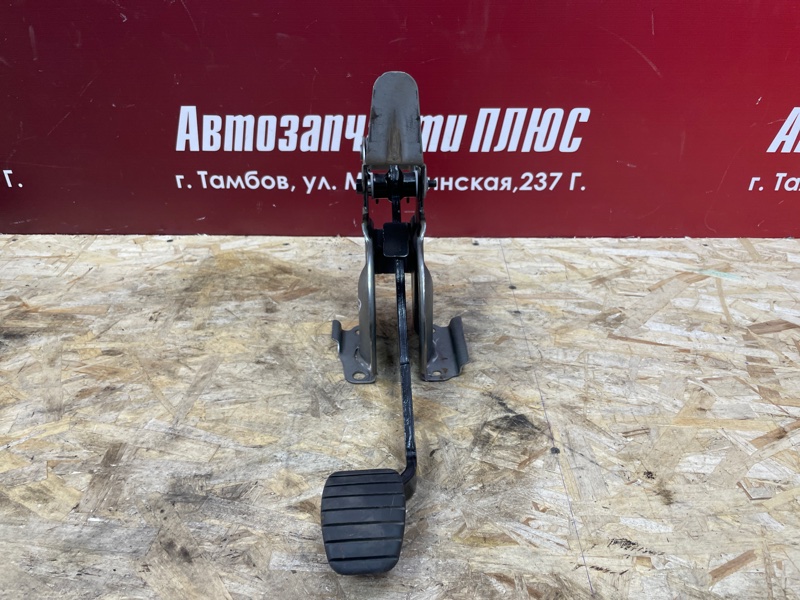 Педаль тормоза