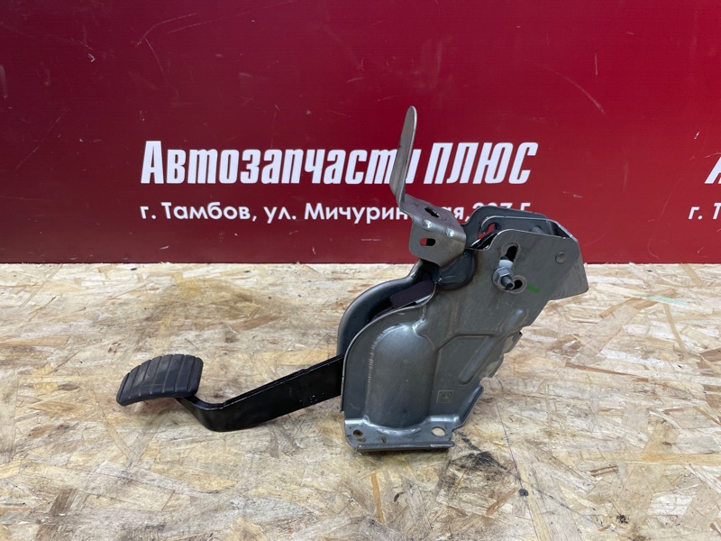 Педаль тормоза