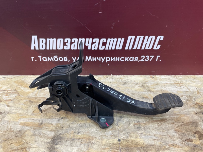 Педаль сцепления