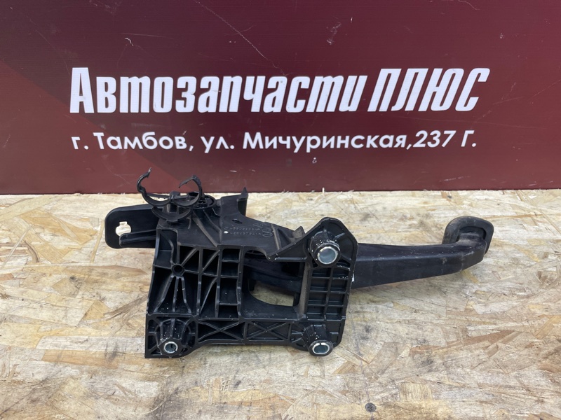 Педаль сцепления