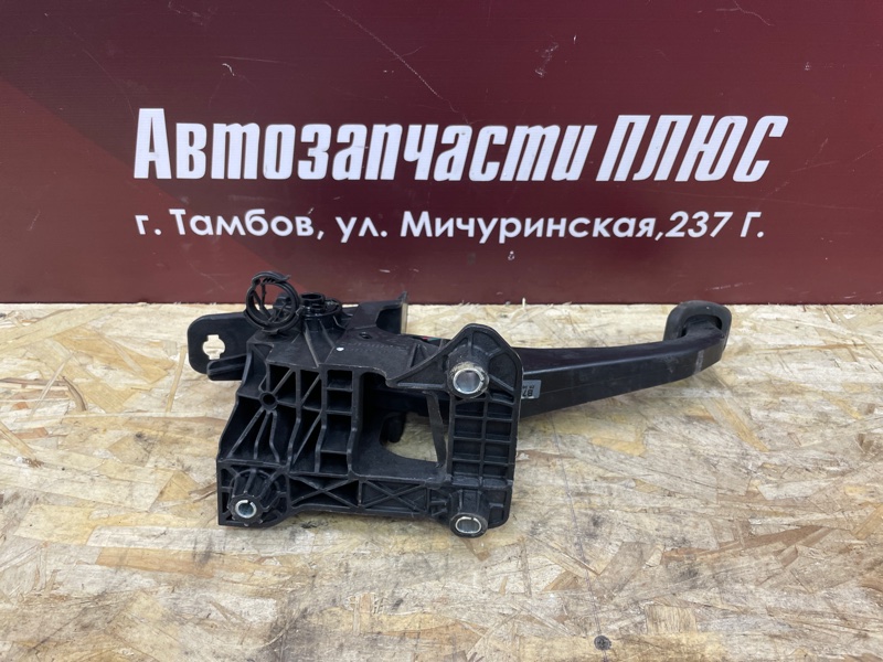 Педаль сцепления