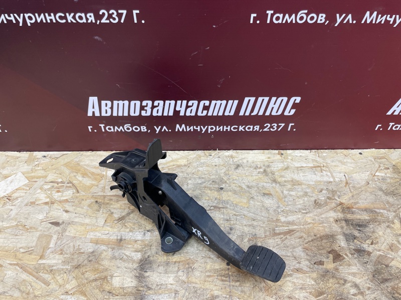 Педаль сцепления