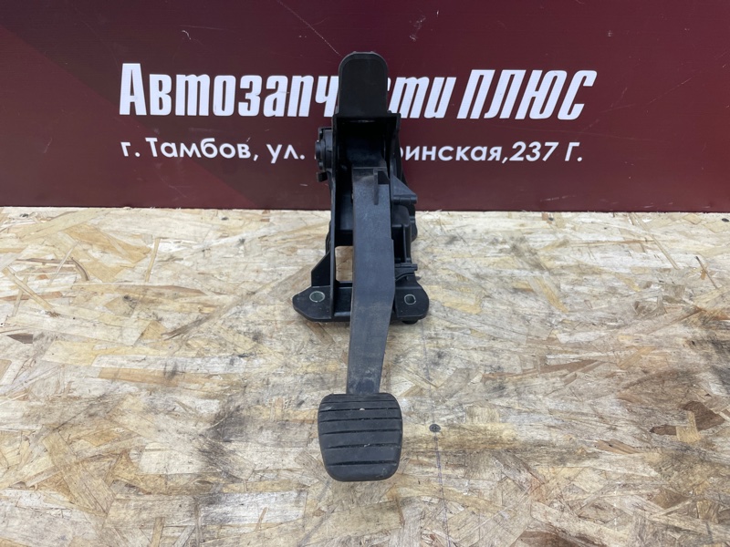 Педаль сцепления