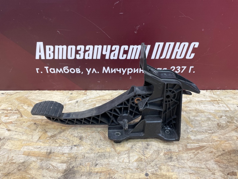 Педаль сцепления