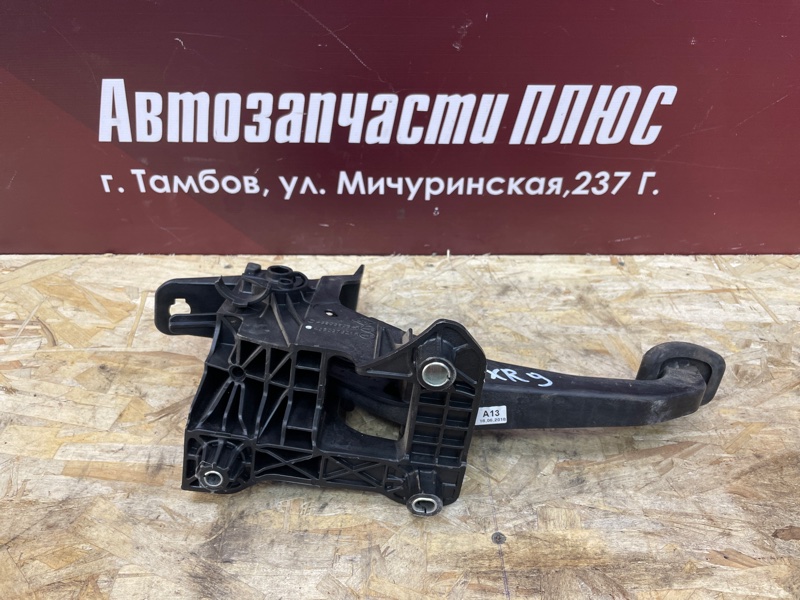 Педаль сцепления