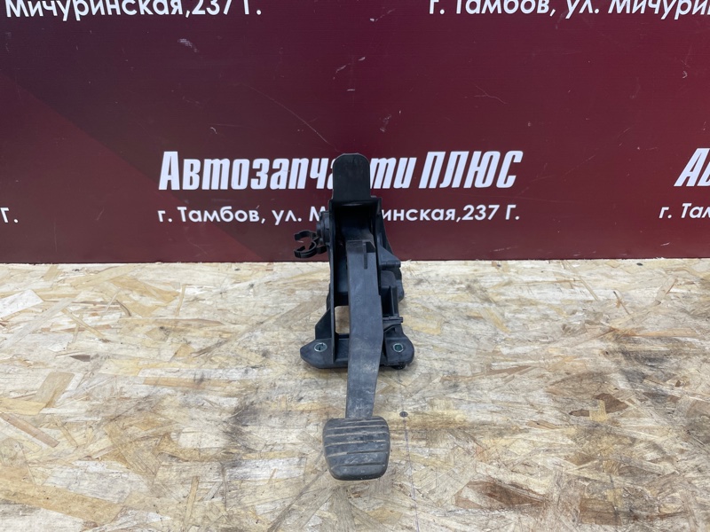 Педаль сцепления